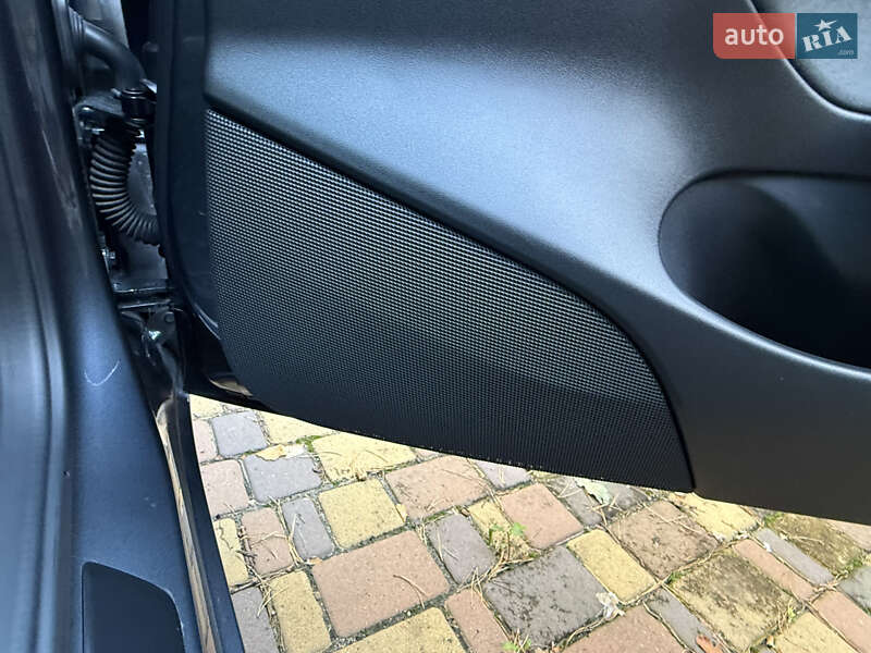 Седан Tesla Model 3 2022 в Буче