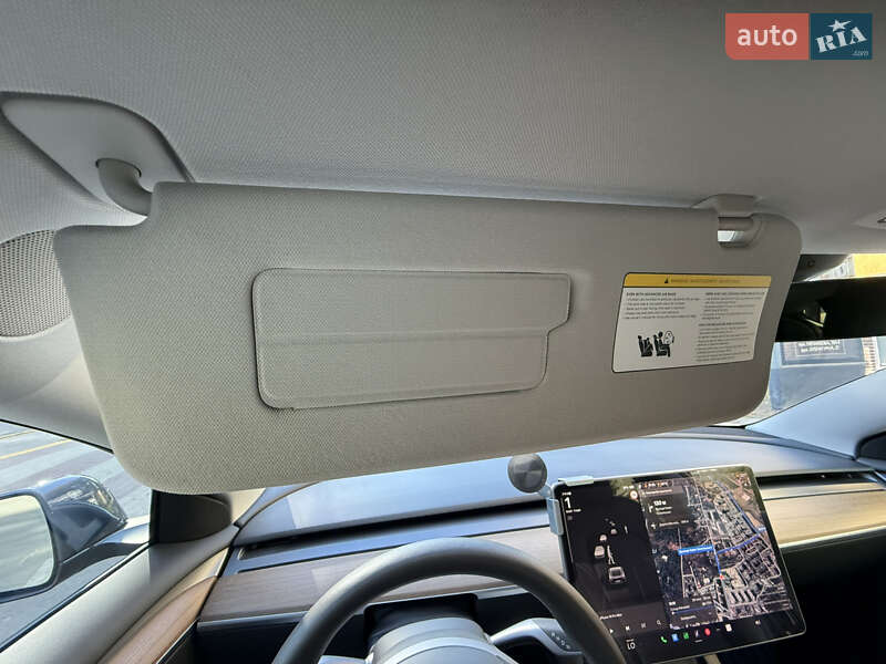 Седан Tesla Model 3 2022 в Буче