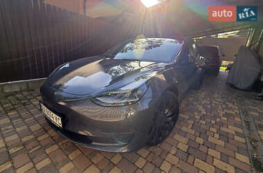 Седан Tesla Model 3 2022 в 