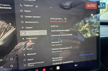 Седан Tesla Model 3 2022 в 