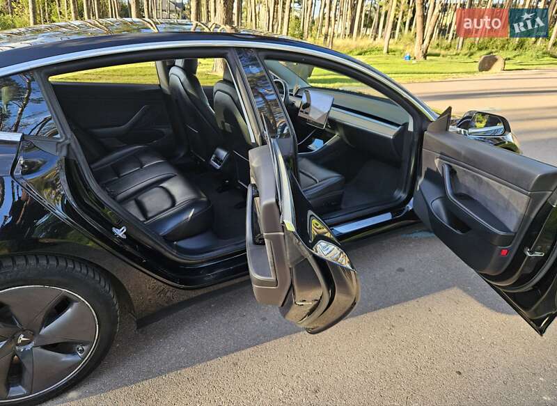 Седан Tesla Model 3 2019 в Житомире