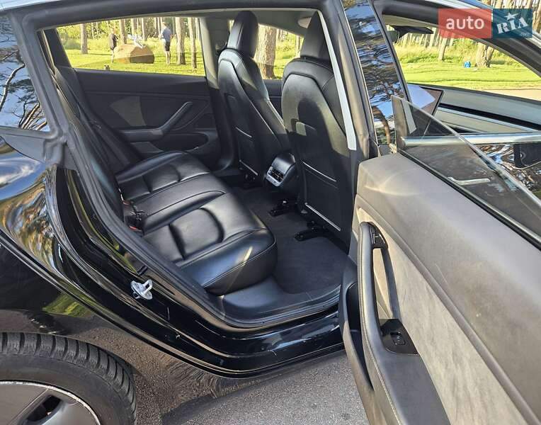 Седан Tesla Model 3 2019 в Житомире