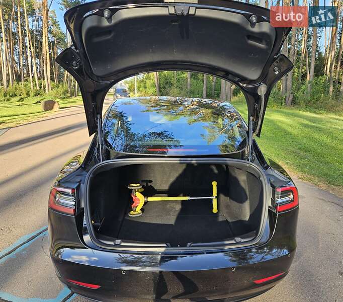 Седан Tesla Model 3 2019 в Житомире