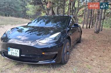Седан Tesla Model 3 2023 в 