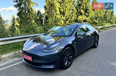 Седан Tesla Model 3 2023 в 