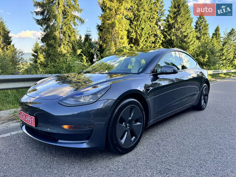 Седан Tesla Model 3 2023 в Львове
