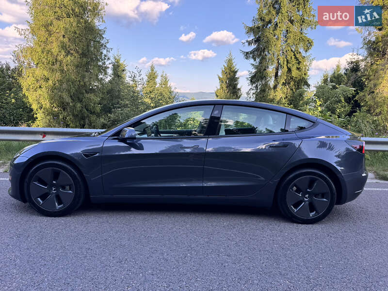 Седан Tesla Model 3 2023 в Львове