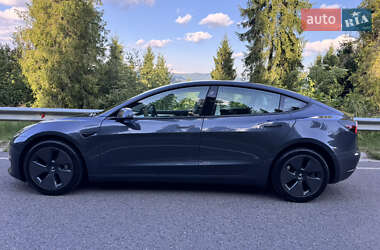 Седан Tesla Model 3 2023 в 