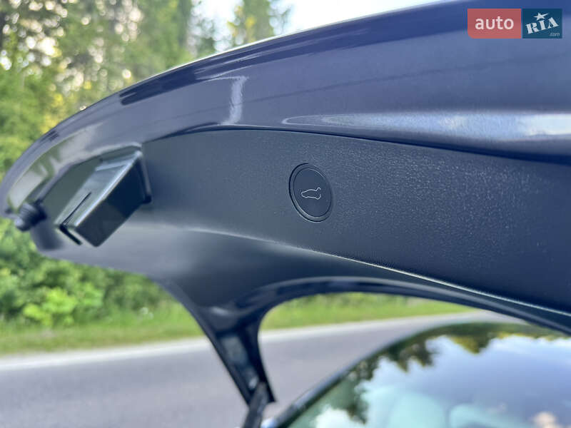Седан Tesla Model 3 2023 в Львове