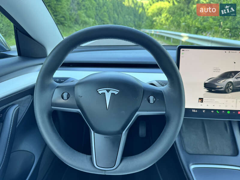 Седан Tesla Model 3 2023 в Львове