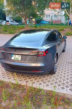 Седан Tesla Model 3 2023 в 