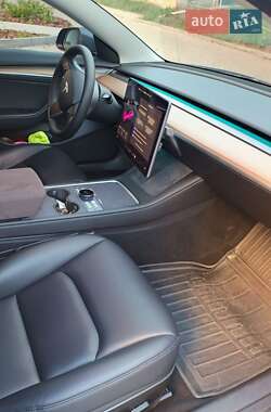 Седан Tesla Model 3 2023 в 