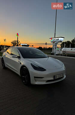Седан Tesla Model 3 2021 в 