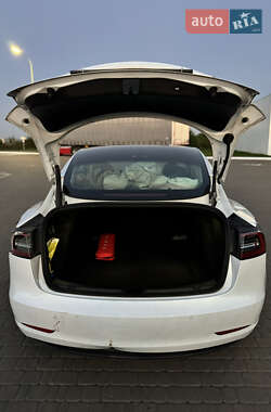 Седан Tesla Model 3 2021 в 