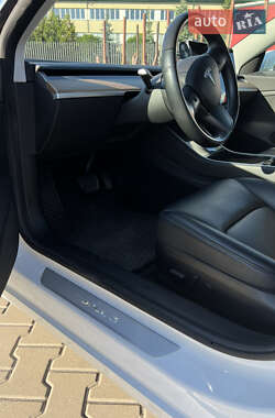 Седан Tesla Model 3 2019 в 