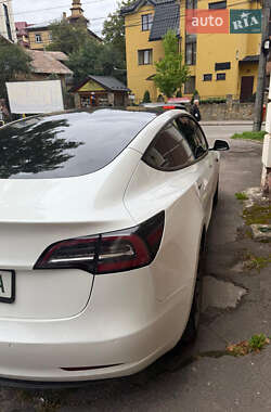 Седан Tesla Model 3 2021 в 