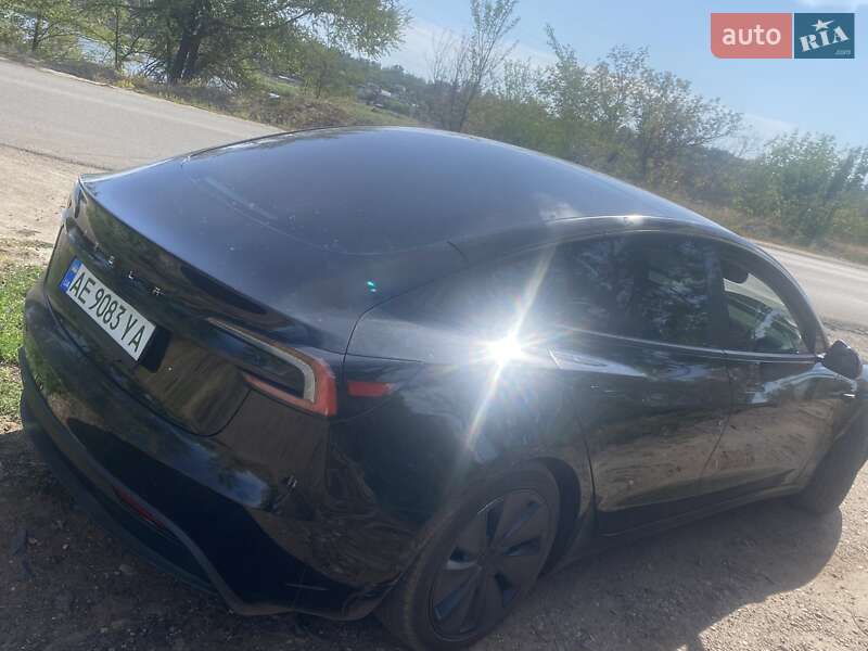 Седан Tesla Model 3 2024 в Кривому Розі