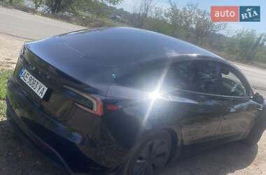 Седан Tesla Model 3 2024 в 