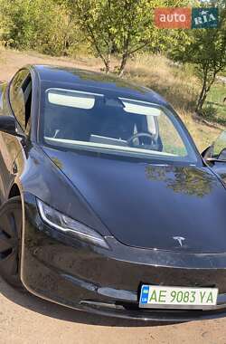 Седан Tesla Model 3 2024 в 
