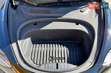Седан Tesla Model 3 2023 в 