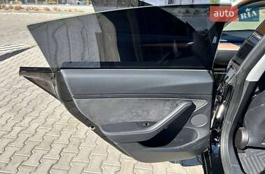Седан Tesla Model 3 2023 в 