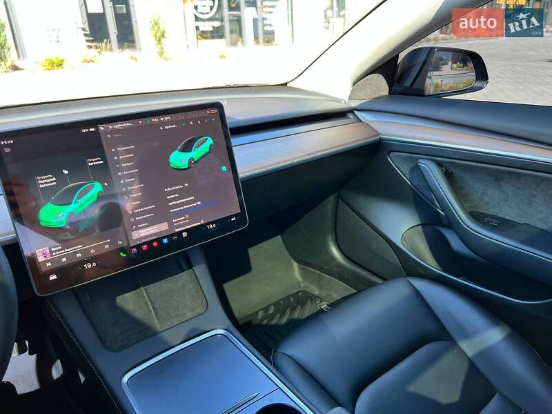 Седан Tesla Model 3 2023 в Киеве