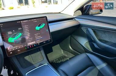 Седан Tesla Model 3 2023 в 