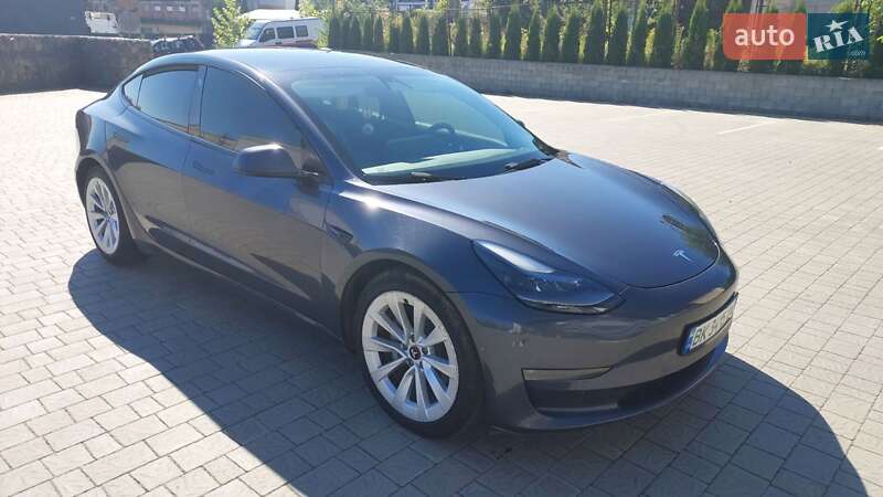 Седан Tesla Model 3 2022 в Рівному
