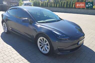Седан Tesla Model 3 2022 в 