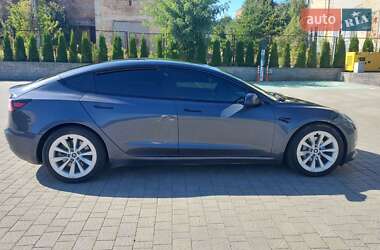 Седан Tesla Model 3 2022 в 