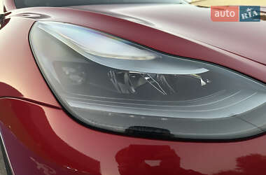 Седан Tesla Model 3 2022 в 