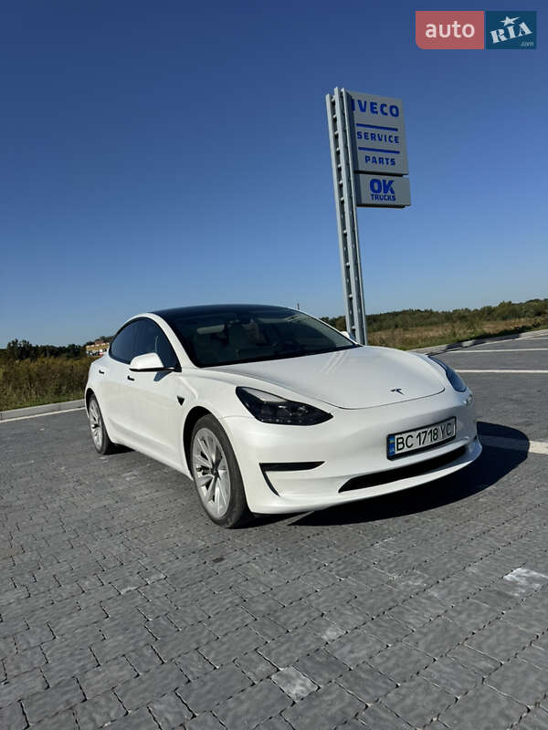 Седан Tesla Model 3 2022 в Львові