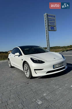 Седан Tesla Model 3 2022 в 