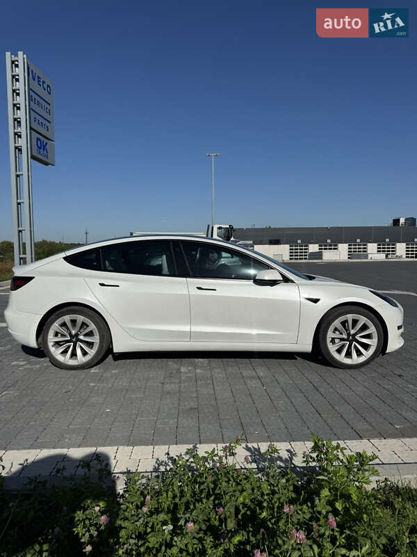 Седан Tesla Model 3 2022 в Львові