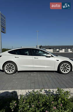 Седан Tesla Model 3 2022 в 