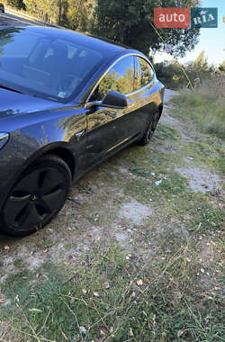 Седан Tesla Model 3 2020 в 