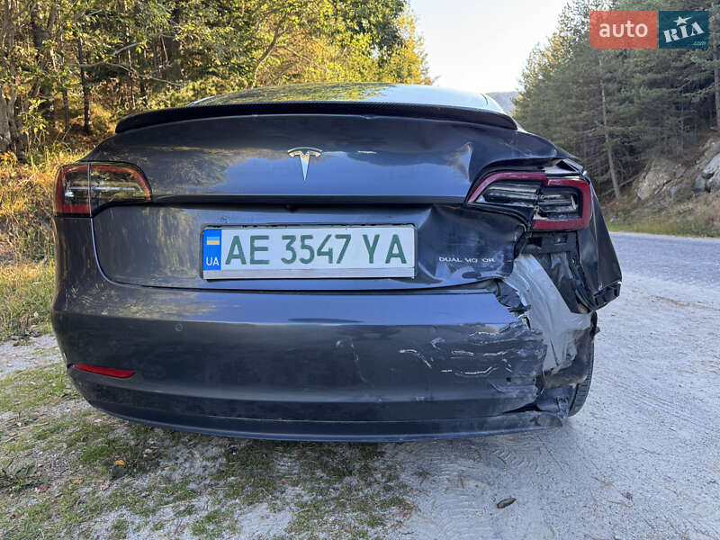 Седан Tesla Model 3 2020 в Черновцах
