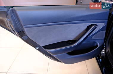 Седан Tesla Model 3 2019 в 