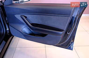 Седан Tesla Model 3 2019 в 