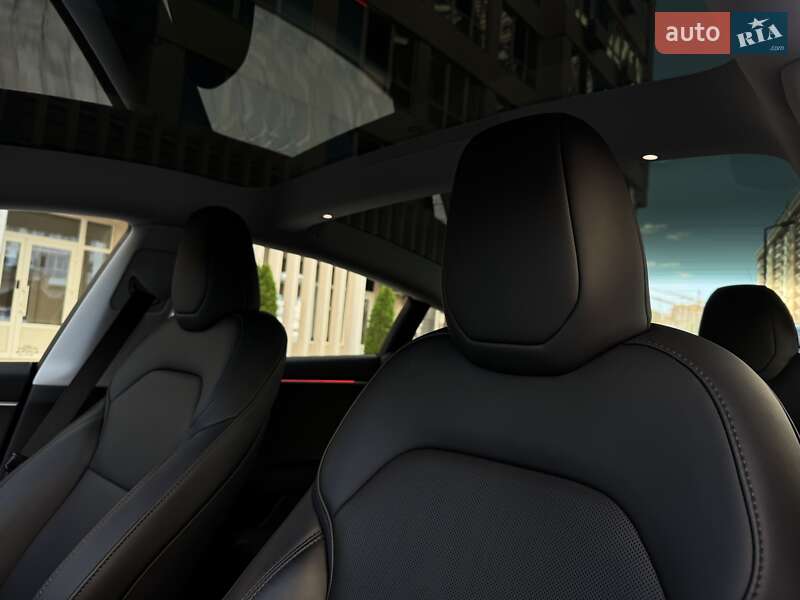 Седан Tesla Model 3 2024 в Одесі