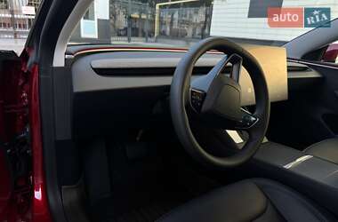 Седан Tesla Model 3 2024 в 