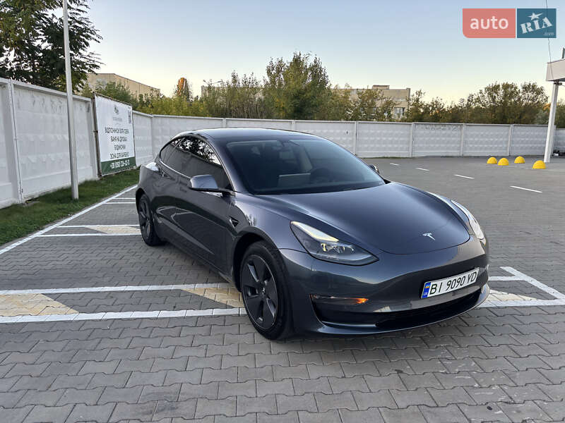 Седан Tesla Model 3 2021 в 