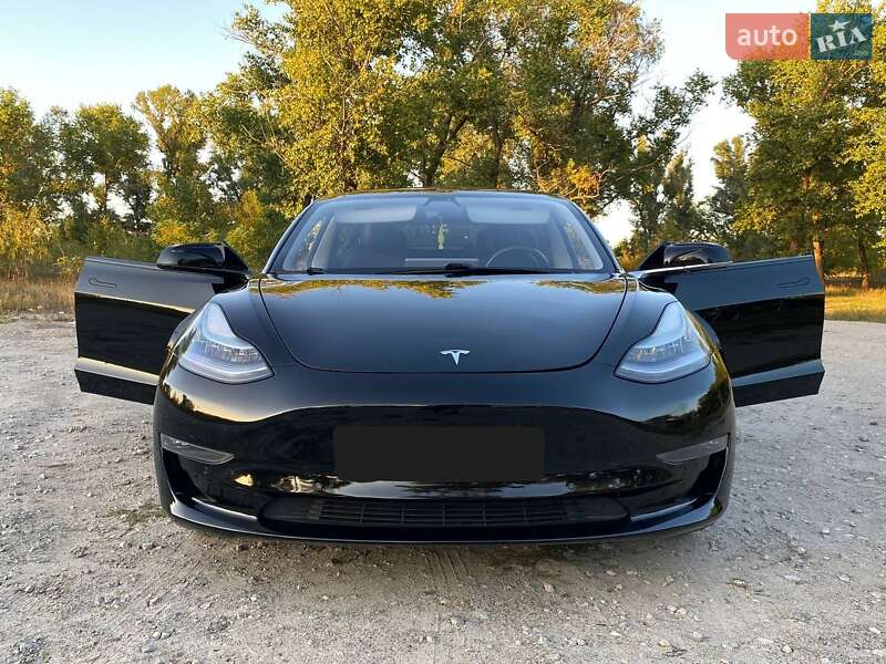 Седан Tesla Model 3 2018 в 