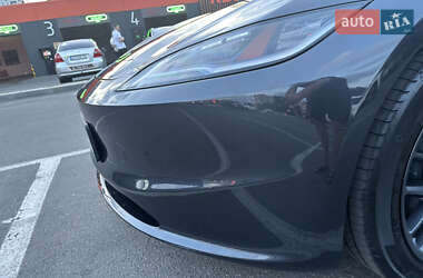 Седан Tesla Model 3 2024 в 