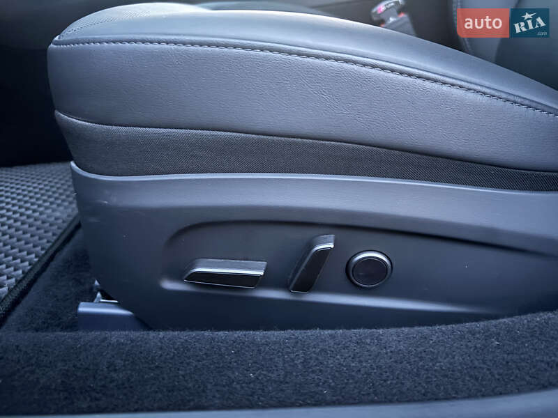 Седан Tesla Model 3 2024 в Харкові