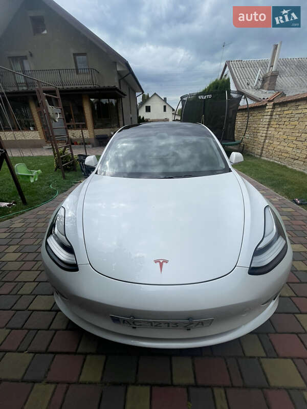Седан Tesla Model 3 2020 в Луцке