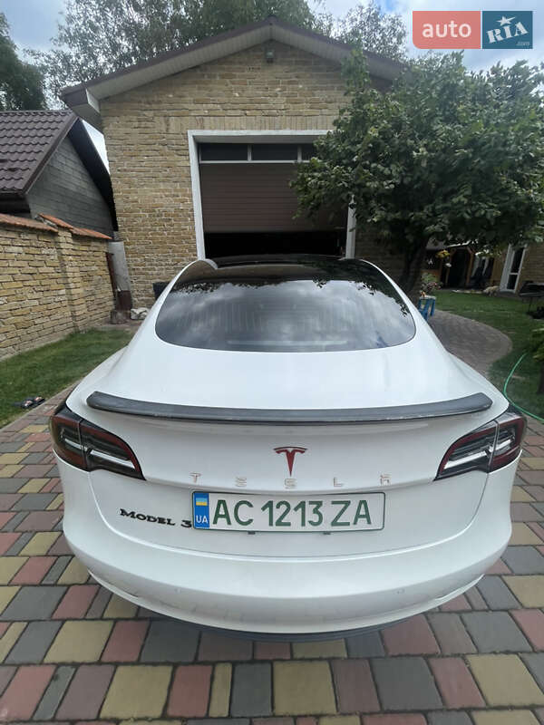 Седан Tesla Model 3 2020 в Луцке