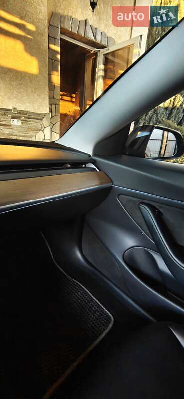 Седан Tesla Model 3 2018 в Вінниці