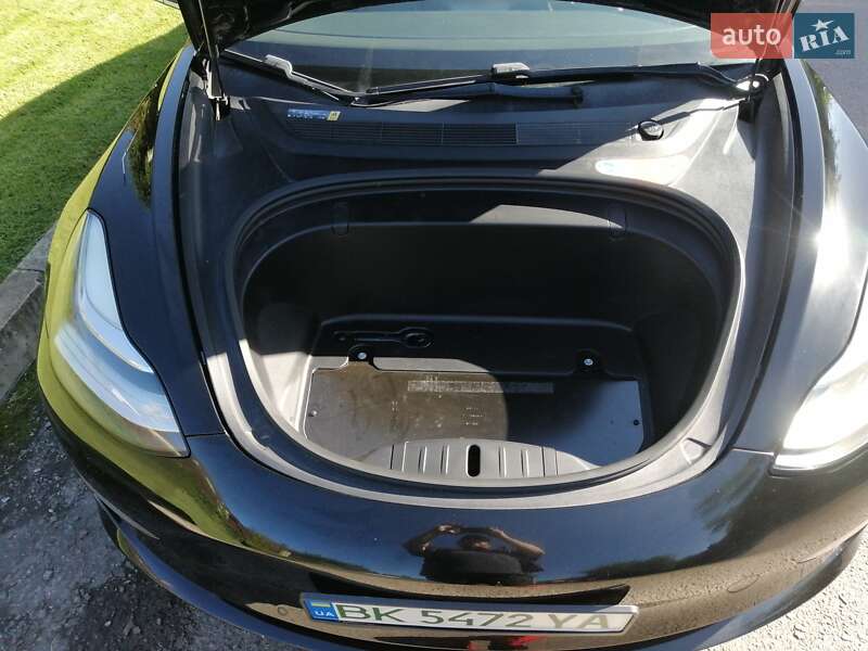 Седан Tesla Model 3 2018 в Рівному