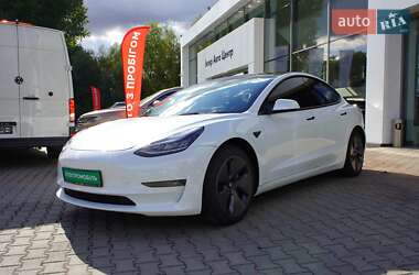 Седан Tesla Model 3 2022 в 